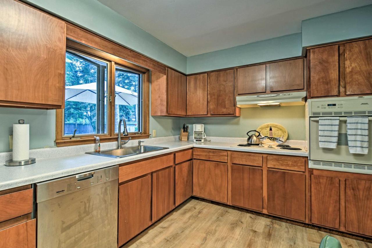 Lake Huron House With Grill And Beach Access! East Tawas 外观 照片