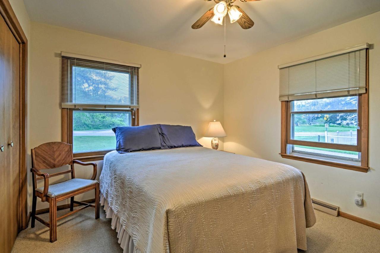 Lake Huron House With Grill And Beach Access! East Tawas 外观 照片